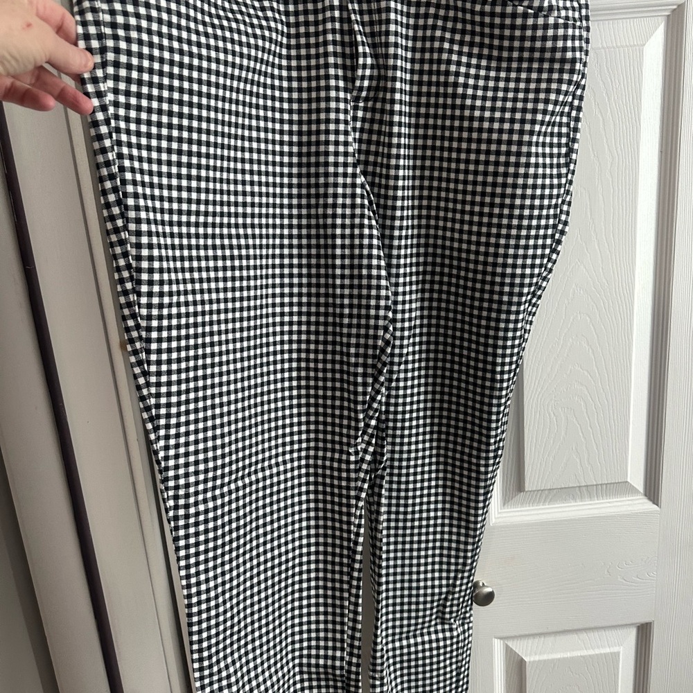 Old Navy Black and White Checkered Ankle Pants